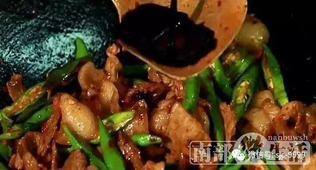川菜馆的头牌菜，在四川桌桌必点，百吃不厌，是何菜